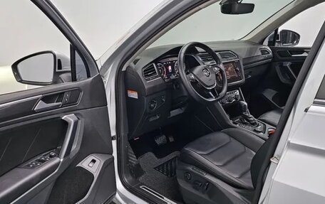 Volkswagen Tiguan II, 2018 год, 2 670 000 рублей, 10 фотография