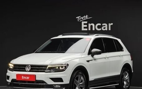 Volkswagen Tiguan II, 2018 год, 2 780 000 рублей, 2 фотография