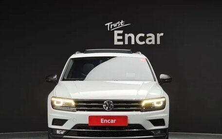 Volkswagen Tiguan II, 2018 год, 2 780 000 рублей, 3 фотография