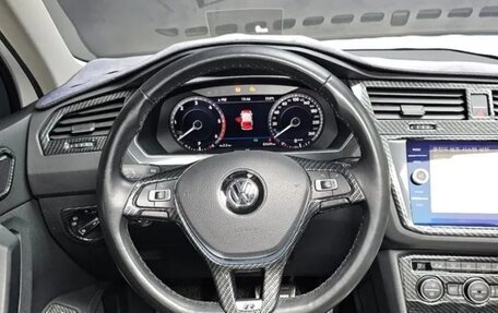 Volkswagen Tiguan II, 2018 год, 2 780 000 рублей, 13 фотография