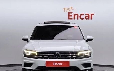 Volkswagen Tiguan II, 2020 год, 2 450 000 рублей, 3 фотография