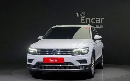 Volkswagen Tiguan II, 2020 год, 2 500 000 рублей, 3 фотография