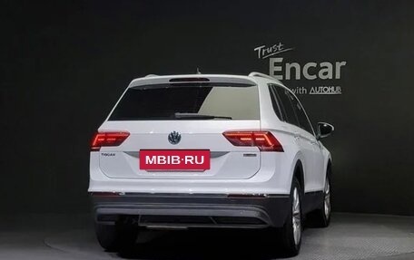 Volkswagen Tiguan II, 2020 год, 2 500 000 рублей, 4 фотография