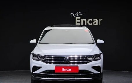 Volkswagen Tiguan II, 2023 год, 3 650 000 рублей, 3 фотография