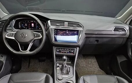 Volkswagen Tiguan II, 2023 год, 3 650 000 рублей, 7 фотография