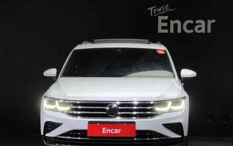 Volkswagen Tiguan II, 2022 год, 3 550 000 рублей, 3 фотография