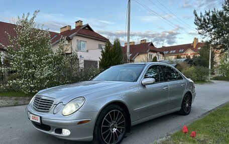 Mercedes-Benz E-Класс, 2003 год, 1 080 000 рублей, 3 фотография