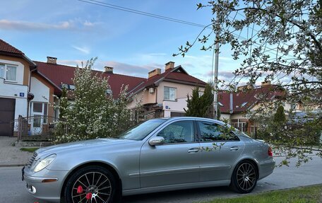 Mercedes-Benz E-Класс, 2003 год, 1 080 000 рублей, 4 фотография