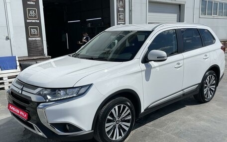 Mitsubishi Outlander III рестайлинг 3, 2021 год, 2 630 000 рублей, 1 фотография