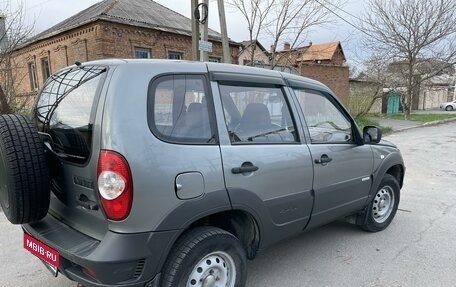 Chevrolet Niva I рестайлинг, 2012 год, 720 000 рублей, 3 фотография