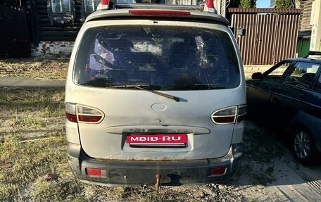 Hyundai H-1 II рестайлинг, 2004 год, 600 000 рублей, 3 фотография