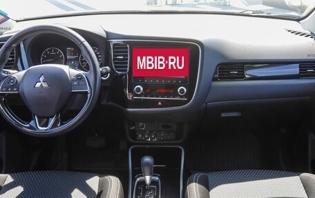 Mitsubishi Outlander III рестайлинг 3, 2021 год, 3 300 000 рублей, 5 фотография