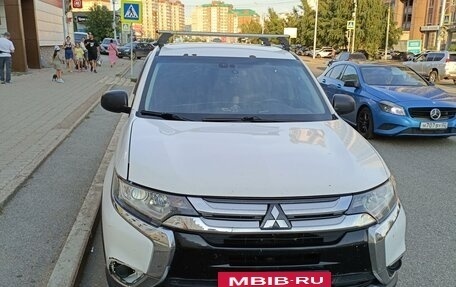 Mitsubishi Outlander III рестайлинг 3, 2018 год, 1 800 000 рублей, 2 фотография