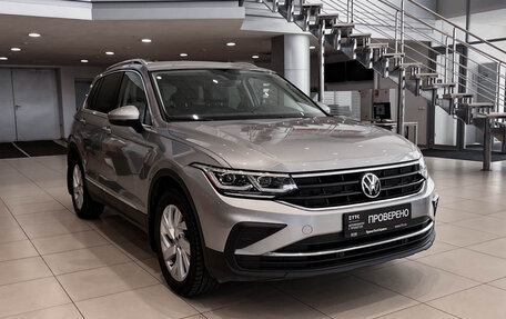 Volkswagen Tiguan II, 2021 год, 3 645 000 рублей, 3 фотография