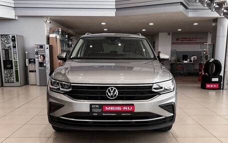 Volkswagen Tiguan II, 2021 год, 3 645 000 рублей, 2 фотография