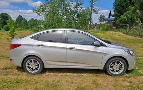 Hyundai Solaris II рестайлинг, 2015 год, 1 150 000 рублей, 2 фотография