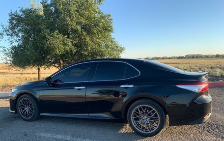 Toyota Camry, 2018 год, 2 950 000 рублей, 2 фотография