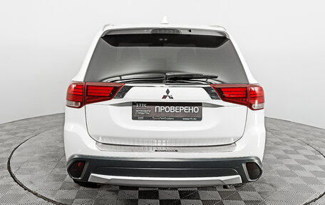 Mitsubishi Outlander III рестайлинг 3, 2018 год, 2 289 000 рублей, 6 фотография