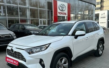 Toyota RAV4, 2020 год, 3 400 000 рублей, 2 фотография