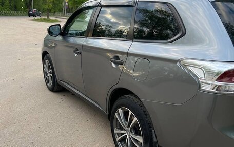 Mitsubishi Outlander III рестайлинг 3, 2013 год, 1 250 000 рублей, 2 фотография