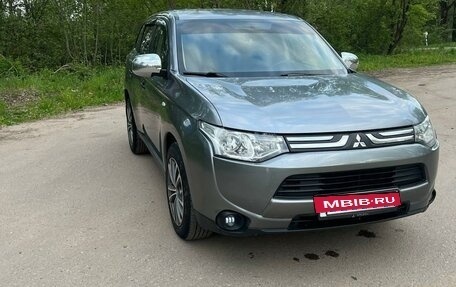 Mitsubishi Outlander III рестайлинг 3, 2013 год, 1 250 000 рублей, 3 фотография