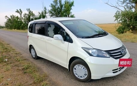 Honda Freed I, 2010 год, 1 333 000 рублей, 2 фотография