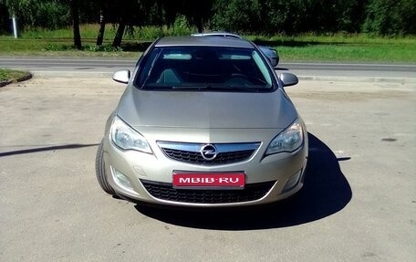 Opel Astra J, 2011 год, 680 000 рублей, 1 фотография