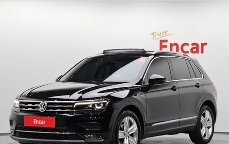 Volkswagen Tiguan II, 2018 год, 2 640 000 рублей, 1 фотография