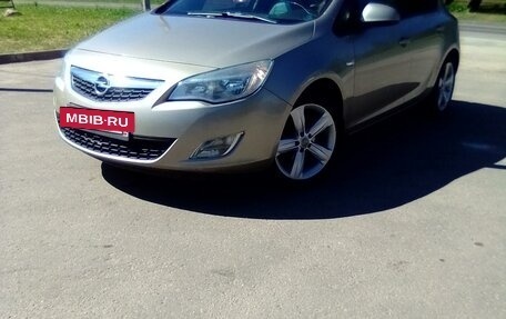 Opel Astra J, 2011 год, 680 000 рублей, 2 фотография