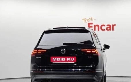 Volkswagen Tiguan II, 2018 год, 2 640 000 рублей, 4 фотография