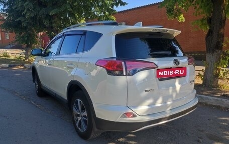 Toyota RAV4, 2017 год, 2 430 000 рублей, 4 фотография