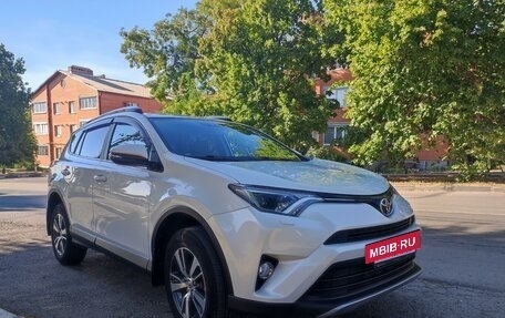 Toyota RAV4, 2017 год, 2 430 000 рублей, 2 фотография