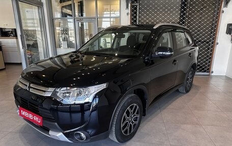 Mitsubishi Outlander III рестайлинг 3, 2014 год, 1 890 000 рублей, 2 фотография