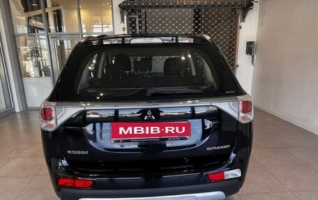 Mitsubishi Outlander III рестайлинг 3, 2014 год, 1 890 000 рублей, 9 фотография