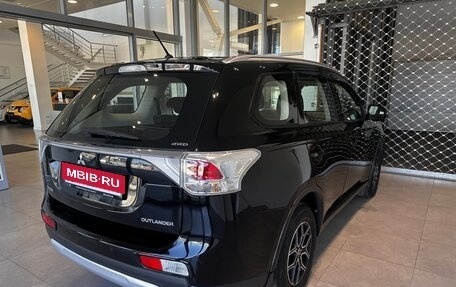 Mitsubishi Outlander III рестайлинг 3, 2014 год, 1 890 000 рублей, 10 фотография