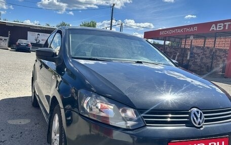 Volkswagen Polo VI (EU Market), 2011 год, 730 000 рублей, 2 фотография