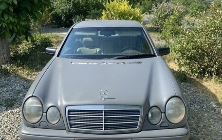 Mercedes-Benz E-Класс, 1996 год, 400 000 рублей, 2 фотография