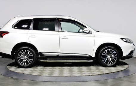 Mitsubishi Outlander III рестайлинг 3, 2017 год, 2 197 000 рублей, 4 фотография