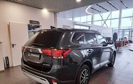 Mitsubishi Outlander III рестайлинг 3, 2019 год, 2 727 000 рублей, 5 фотография