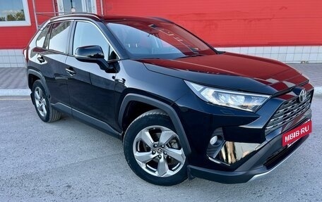 Toyota RAV4, 2020 год, 3 650 000 рублей, 2 фотография