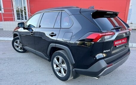 Toyota RAV4, 2020 год, 3 650 000 рублей, 8 фотография