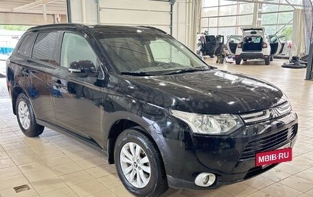 Mitsubishi Outlander III рестайлинг 3, 2014 год, 1 530 000 рублей, 2 фотография