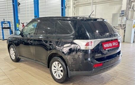 Mitsubishi Outlander III рестайлинг 3, 2014 год, 1 530 000 рублей, 4 фотография