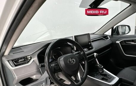 Toyota RAV4, 2019 год, 2 999 000 рублей, 10 фотография