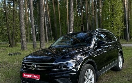 Volkswagen Tiguan II, 2019 год, 3 050 000 рублей, 1 фотография