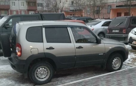 Chevrolet Niva I рестайлинг, 2010 год, 680 000 рублей, 3 фотография