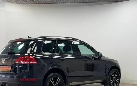 Volkswagen Touareg III, 2011 год, 1 899 500 рублей, 4 фотография