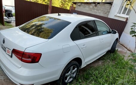 Volkswagen Jetta VI, 2015 год, 900 000 рублей, 3 фотография