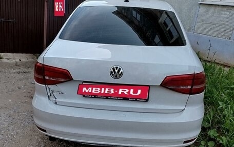 Volkswagen Jetta VI, 2015 год, 900 000 рублей, 2 фотография