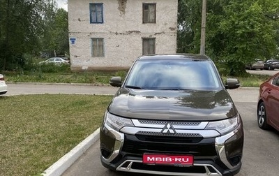 Mitsubishi Outlander III рестайлинг 3, 2019 год, 2 800 000 рублей, 1 фотография